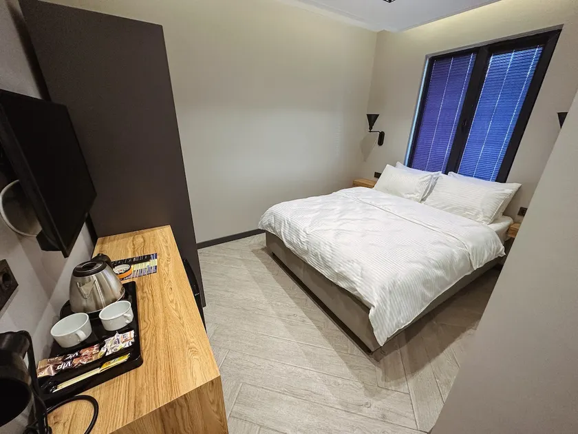 Room with modern design - Without Balcony - Image 1
