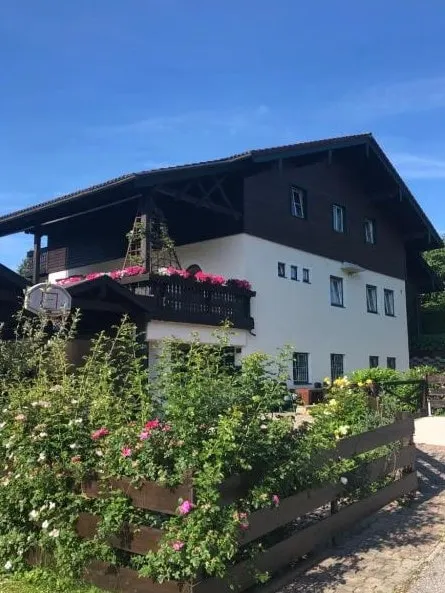 Salzburg Lakes Domicile: live near the lake AND the city! - Image 1