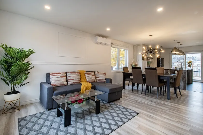 Spacious apartment with parking - Image 1