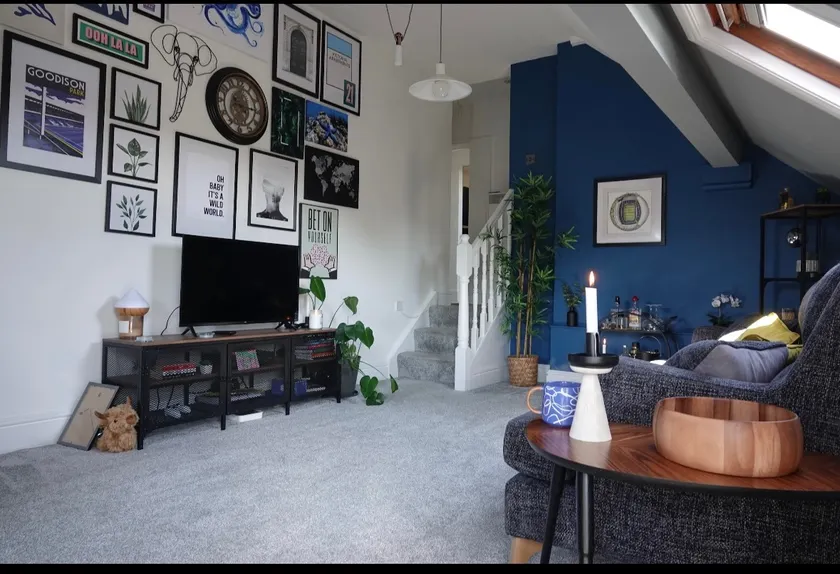 Penthouse suite, Victoria Apartments - Image 1