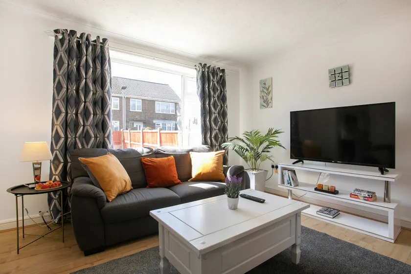 Maltby House, Rotherham for contractors & Families, free private parking, fast wifi, spacious,WIFI etc - Image 1