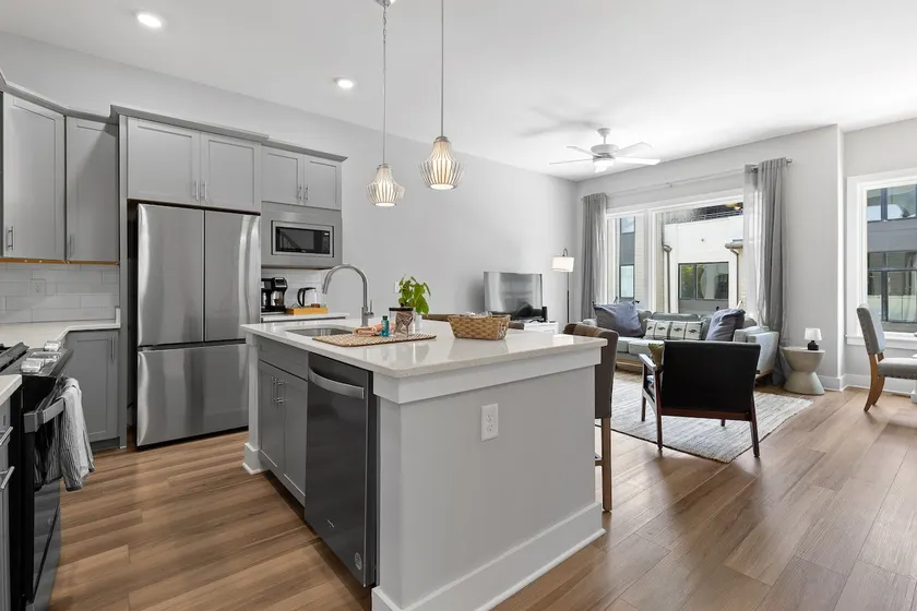 Modern, new, garage, clean, easy check-in, fun! - Image 1
