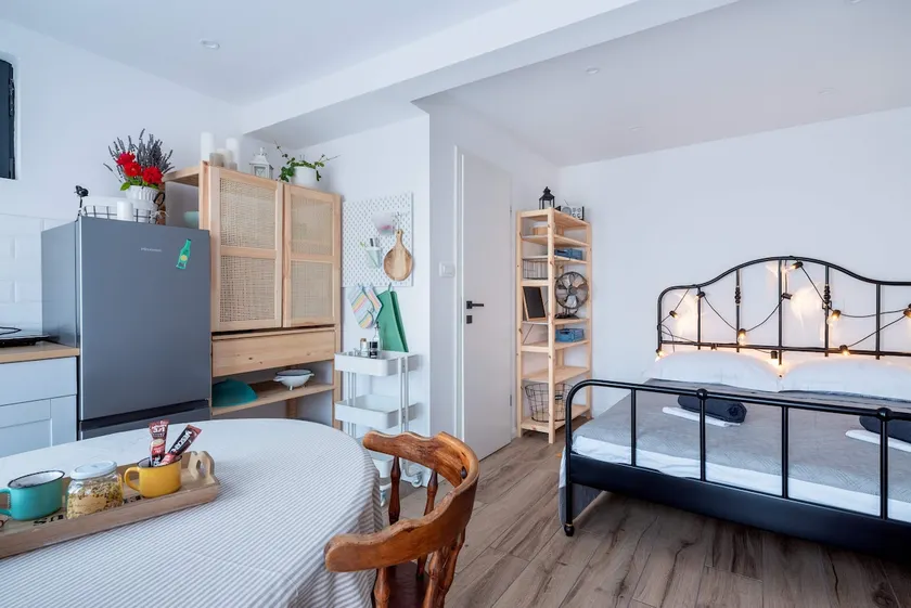 Studio, free parking and a terrace with sea view - Image 1