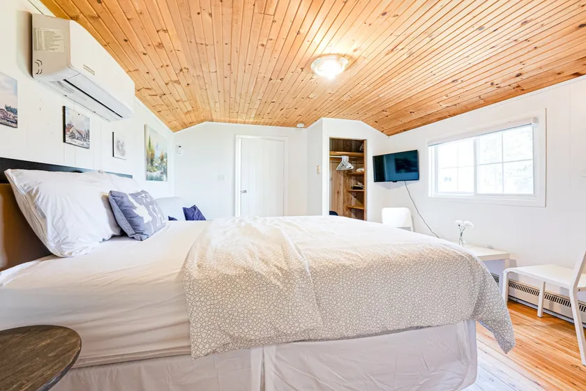 Couples Beach Cabin On Lake Cecebe- Maijac Resort - Image 1