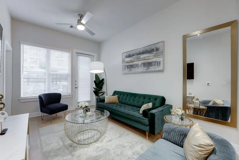 Luxurious One Bedroom With Pool - Image 1