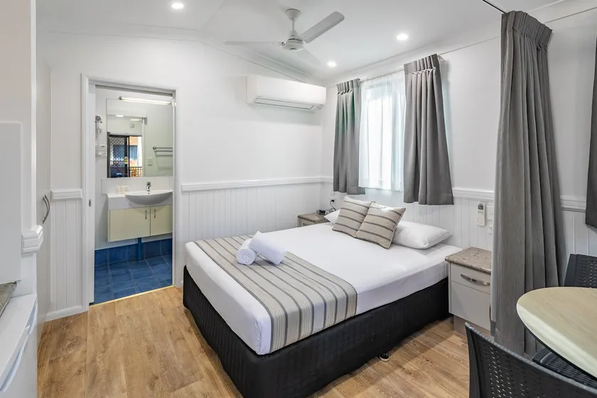 1 Bedroom Tropical Cabin - Image 1