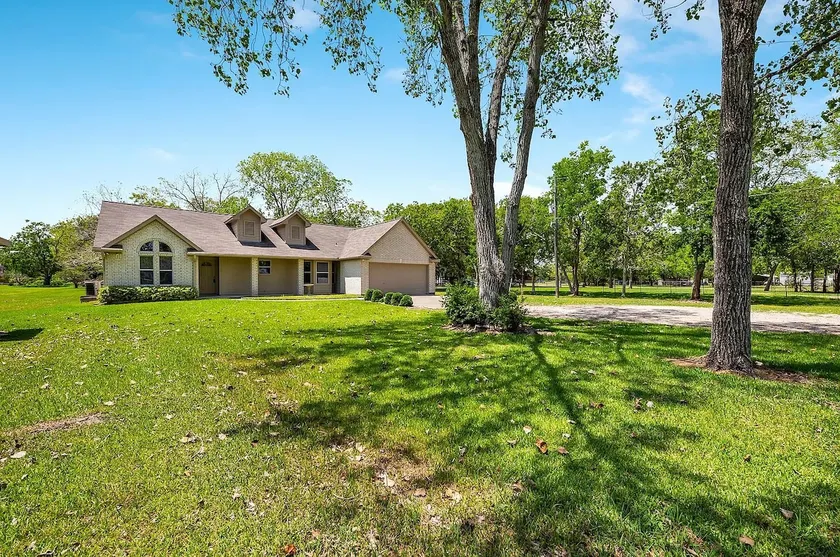 Relaxing Country house close to town and shopping - Image 1