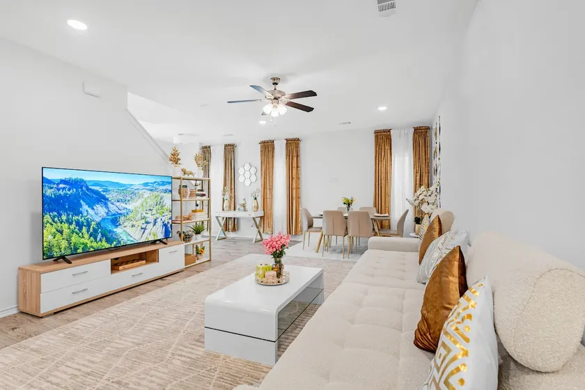 Elegant Lux Home| Location | Close to Everything - Image 1