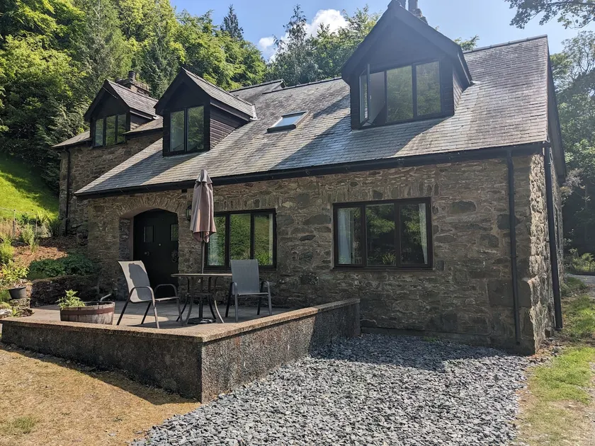 Snowdonia woodland retreat - cosy and secluded - Image 1