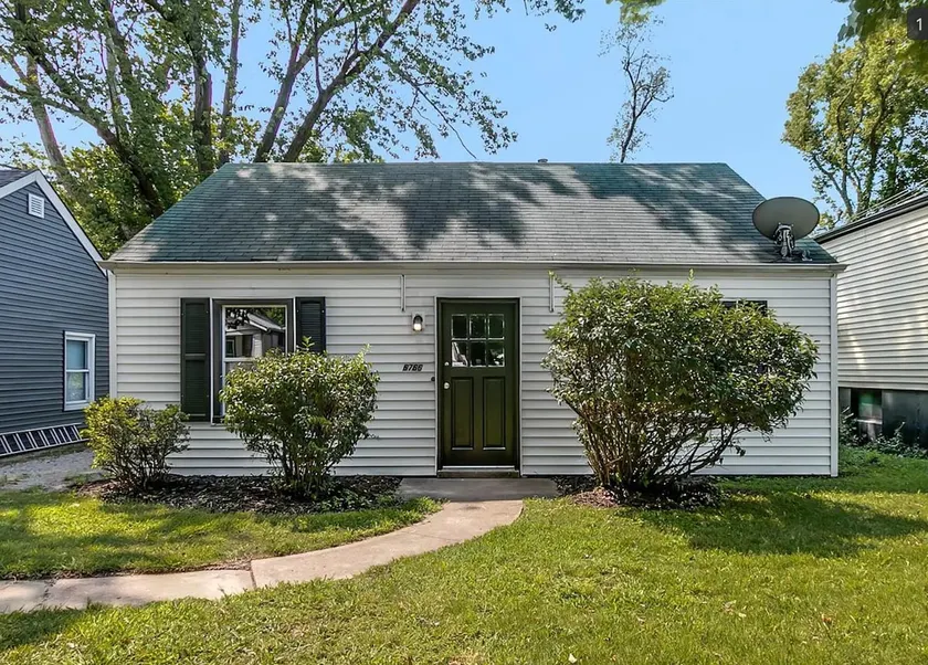 Cozy 2B Home in Delmar Loop with Newly Renov Bathroom - Image 1