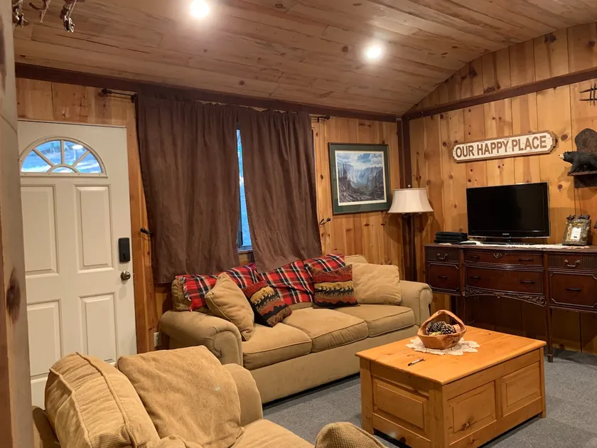The Little Cabin in the Pines! - Image 1