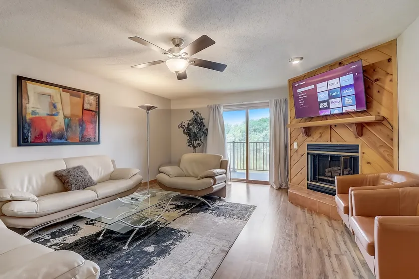 Josie's On The Bay - Waterfront, Fireplace, Roku - Image 1