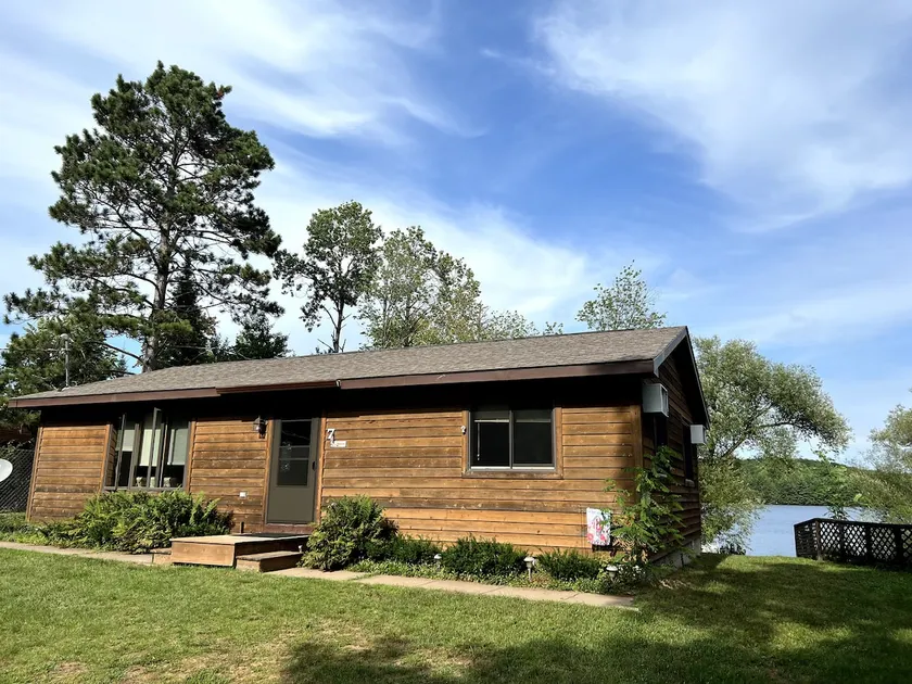 Cozy Cabin on Range Line Lake - Image 1
