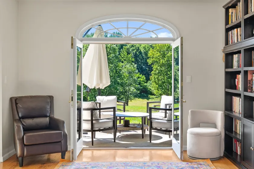 13 Acre Private Estate Private Lake Private Golf Range Private Forest & Hiking Trails - Image 1
