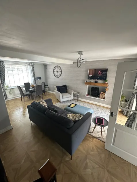 Spacious clean 3 bedroom house - Image 1