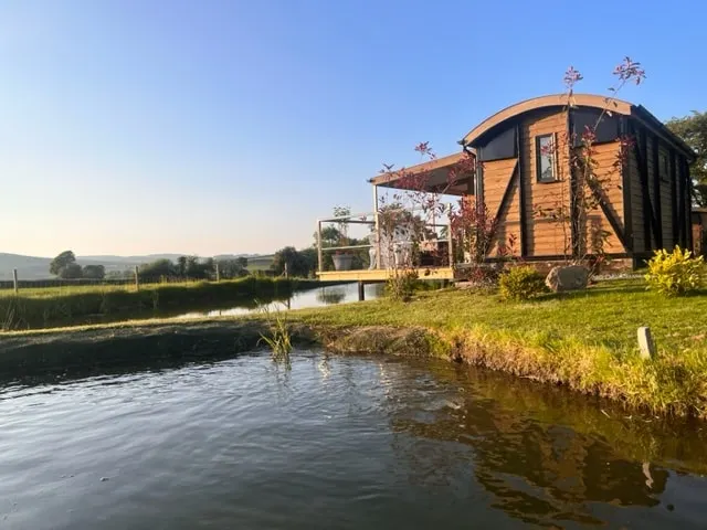Idyllic Railway Cabin : Oak - Image 1