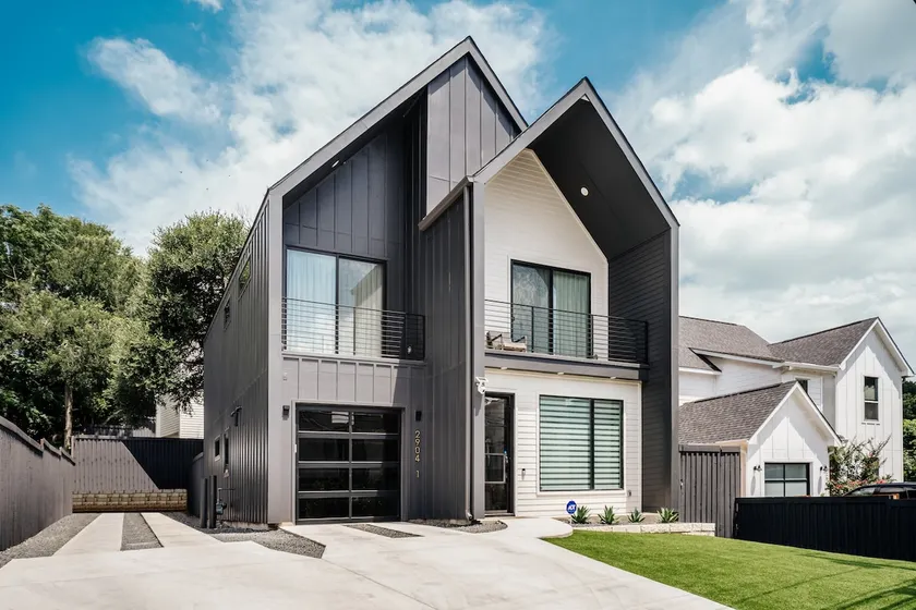 20% OFF Weekly|Central|EVcharger|Gym|The Haus| - Image 1