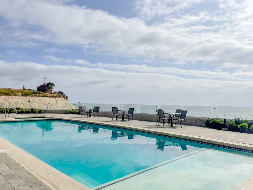 Oceanfront Condo w/ panoramic views & fireplace - Image 1