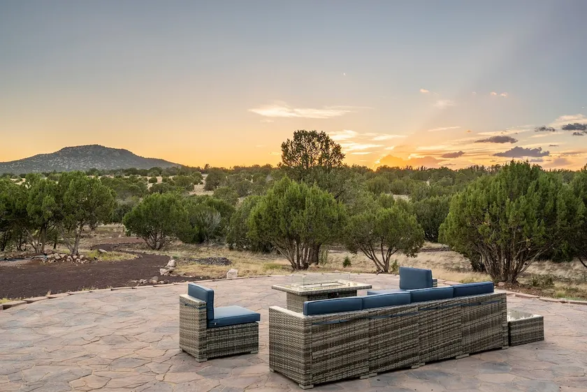 Porter Family Ranch Home - Image 1