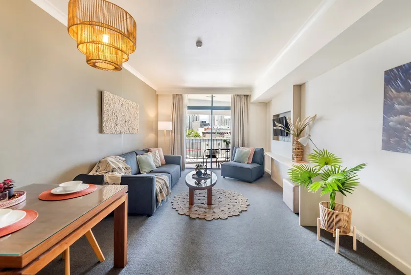 King Suite Dreams - Poolside Living on the Esplanade - Image 1