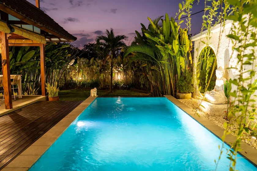 Villa Innerbloom stylish 2BR with large pool & garden - Image 1