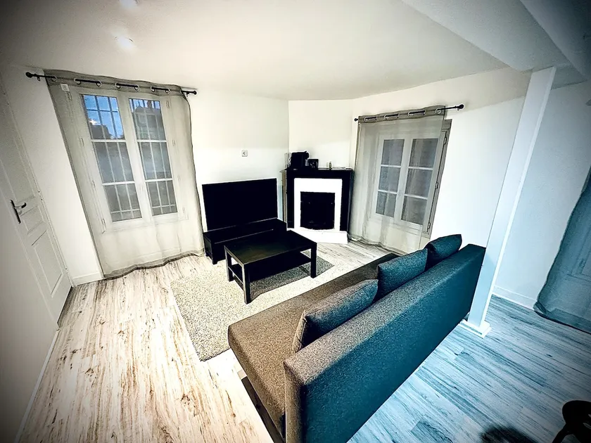 Duplex in the center between the racecourse and the castle - Image 1