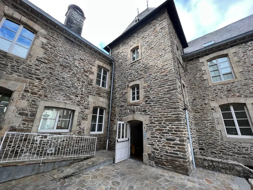 2 bedroom ground floor apartment - Image 1