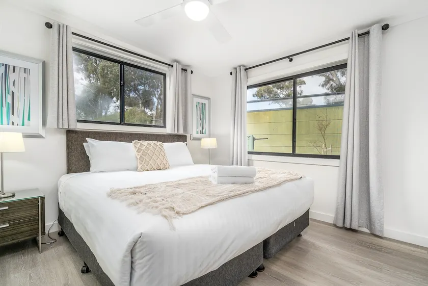 Renovated Townhouse Close to the CBD and Schools - Image 1