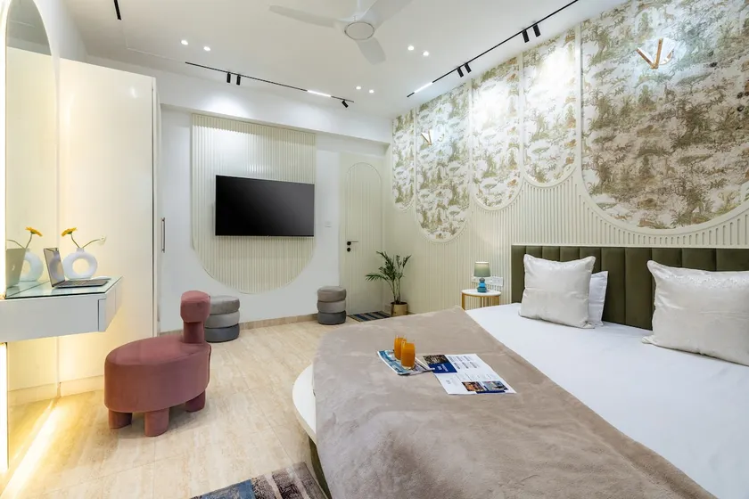 Homlee- 7 Star 1BHK Flat-Lift-Parking-2 Ac-Tapovan - Image 1