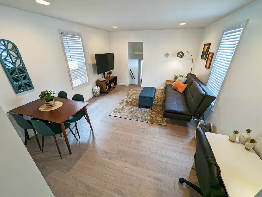 Updated Downtown Apartment - Image 1