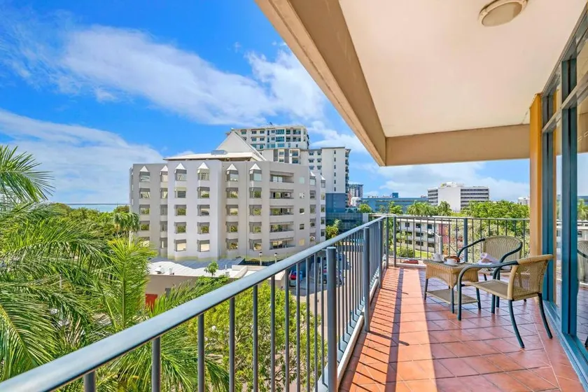 Sweeping Harbourfront Views atop Tropical Resort - Image 1