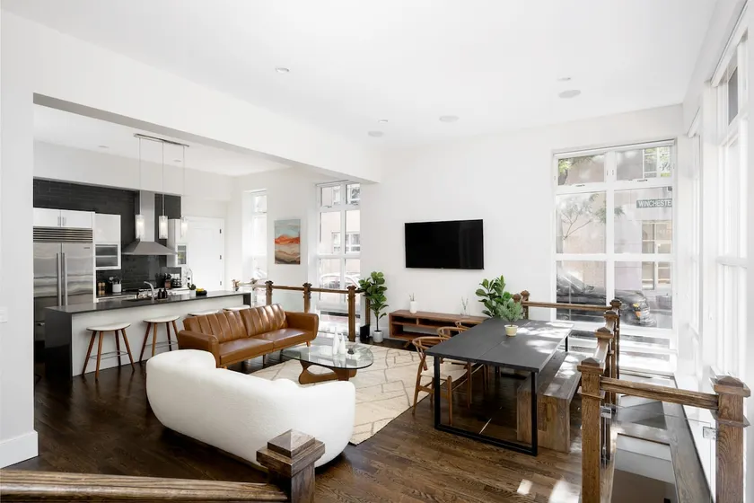 Spacious, Sun`filled Brownstone in Heart of Boston - Image 1