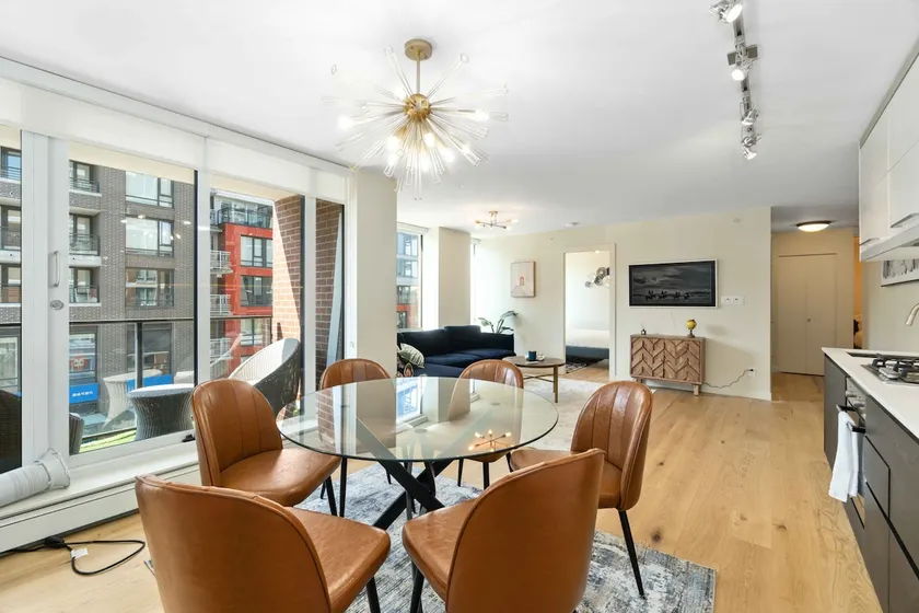 Stylish 3BD Chinatown Condo | Rooftop & City Views - Image 1