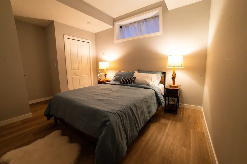 Kid & Pet Friendly| 1.5 hrs to Banff| Walkout BSMT - Image 1
