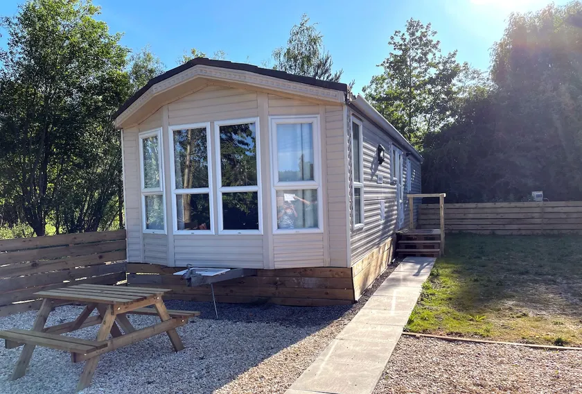 Fishing Cabin no. 4 at Redwood Fishery in York - Image 1
