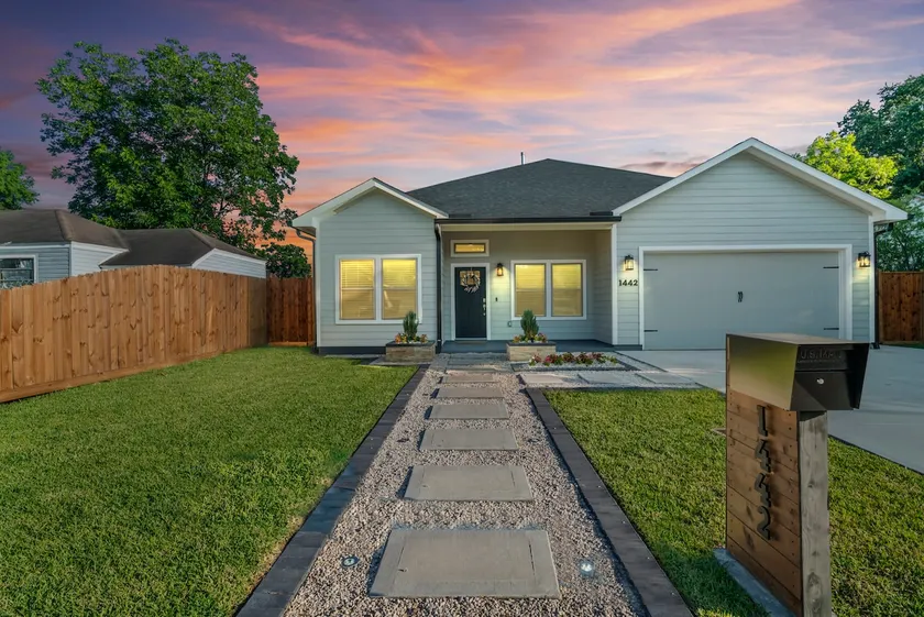 *15 min to Hobby Airport 3BR House | Free Parking - Image 1