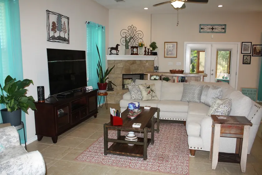 Modern home - quiet neighborhood - Image 1