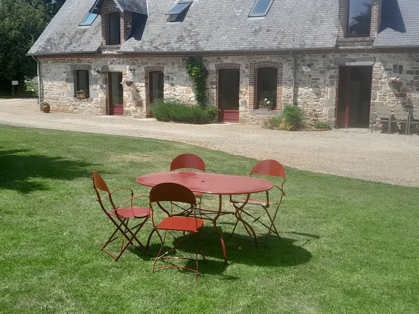 Very comfortable furnished gîte. - Image 1