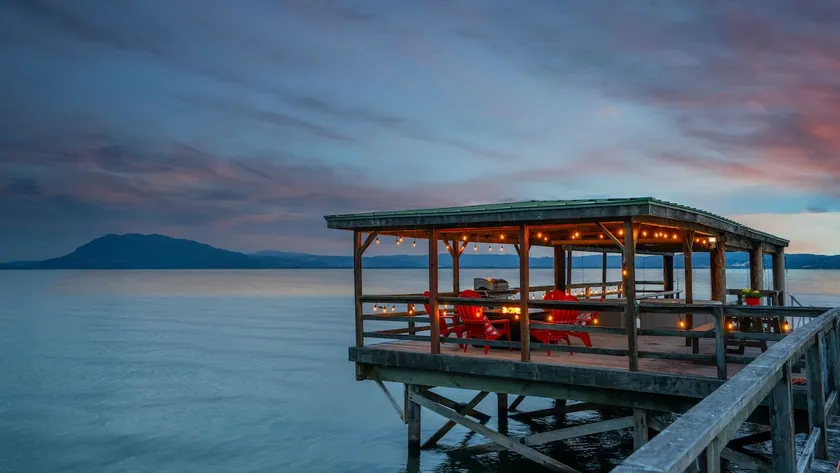 Beautiful lake house w/ stunning sunset views! - Image 1