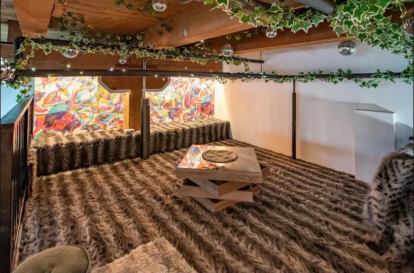 Arts District Gem•3BR Loft•Free Parking+Pool Table - Image 1