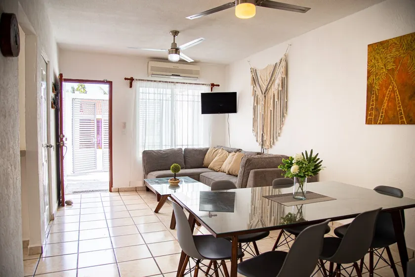 1 level 3 bedrooms 2 bathrooms, parking, Huayacán - Image 1