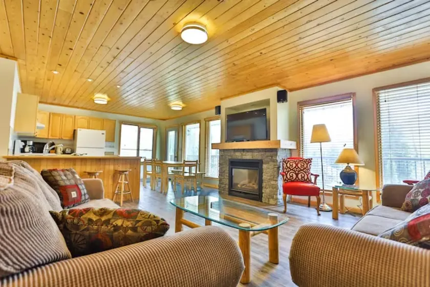 Pine Lodge | Updated | Top Floor | Hot Tub Access - Image 1