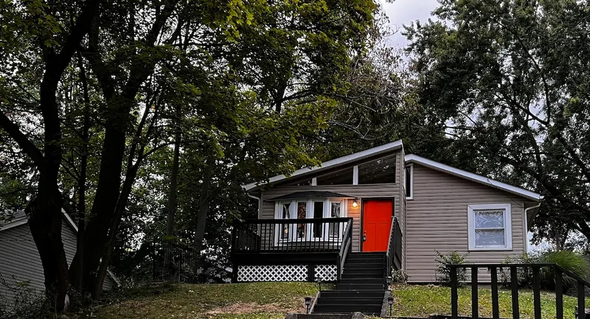 Entire home 10 minutes from Cuyahoga National Park - Image 1
