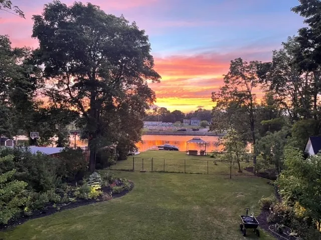 Waterfront paradise - Image 1