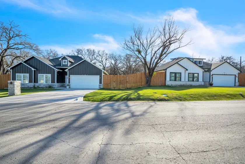 Sleep18! 2houses 1Acre lot. Brand New, great value - Image 1