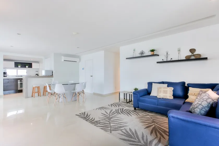 Lakefront house with air conditioning - Image 1