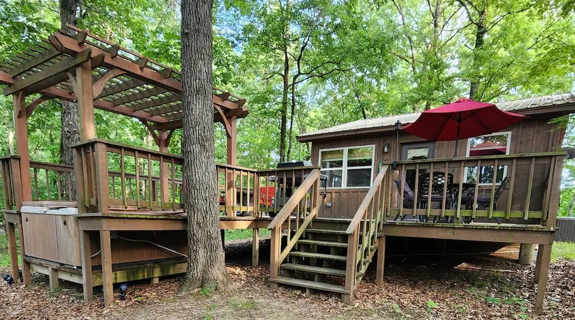 Cabin with hot tub! - Image 1
