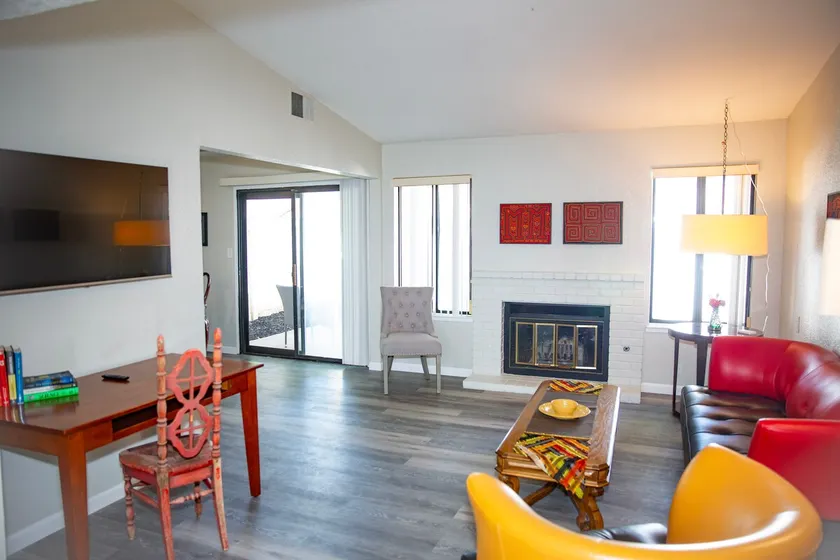 Stunning 2-bedroom Condo - Image 1