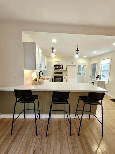 The Gateway: Sparkling 3 bdrm on the trail - Image 1