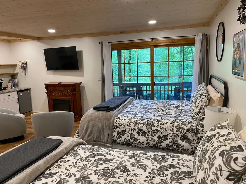 Cozy Mountain Hideaway - Image 1